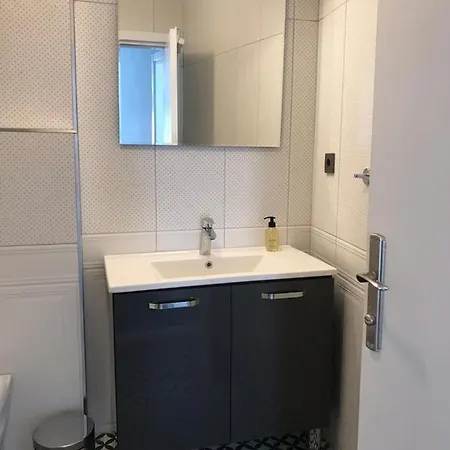 Apartament Modern Near Beach In